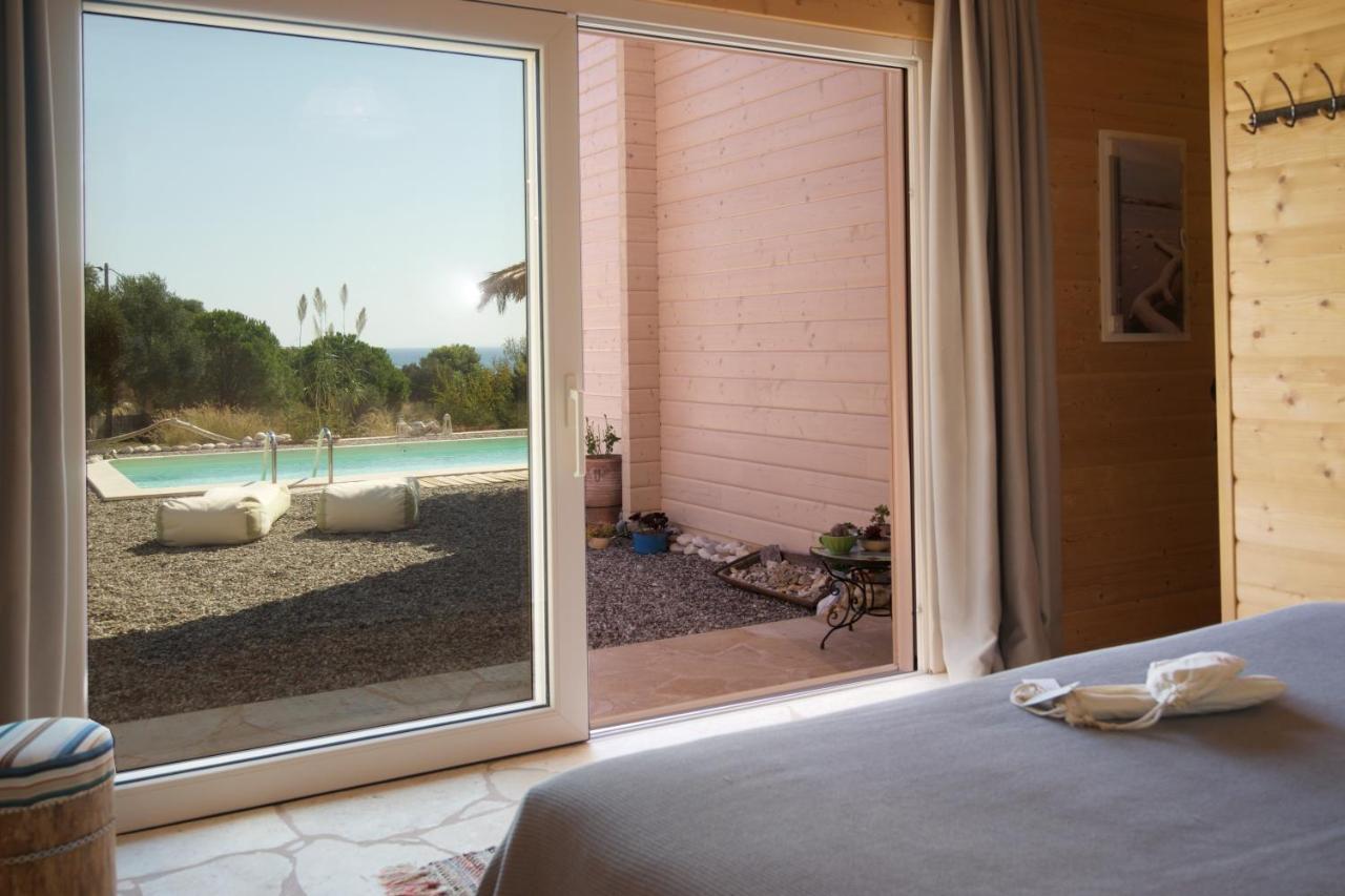 Driftwood Villa Karavádhos Екстериор снимка